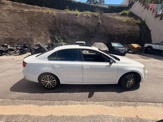 VOLKSWAGEN JETTA 2.0 TSI HIGHLINE 211CV GASOLINA 4P TIPTRONIC VOLKSWAGEN JETTA 2.0 TSI HIGHLINE 211CV GASOLINA 4P TIPTRONIC
